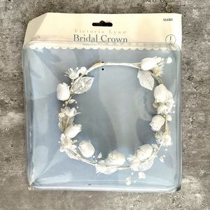Wedding headpiece flowers and pearls in white